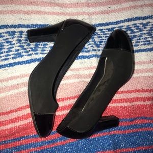Life Stride Black Pumps